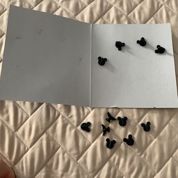 New Disney Theme Parks Pin set - rare 2007 - Picture 5 of 15